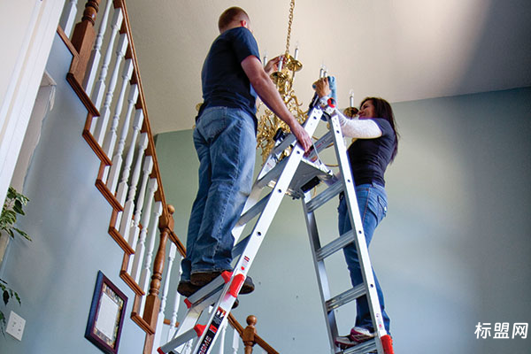 雷都捷特(LittleGiant)极致梯内置延长腿自带过墙支架和扶手工具架