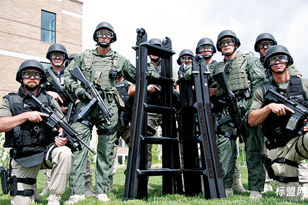 雷都捷特(LittleGiant)战术梯 铝合金氧化钾表面特种专用伸缩人字梯